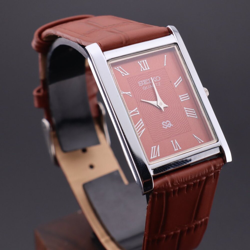 Vintage Seiko Slim Quartz Gentlemen's Wrist Watch  - FREE SHIPPING